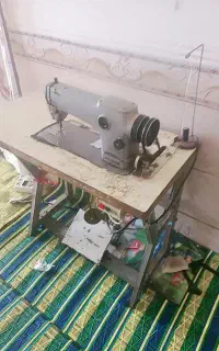 یک عدد چرخ خیاطی و یک عدد دستگاه پنبه زنی