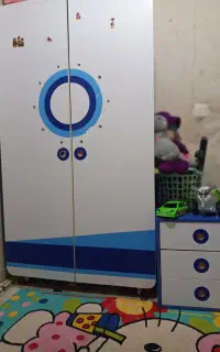 تخت و کمد نوجوان سالم