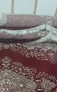 ۲ قالی قرمز قدیمی