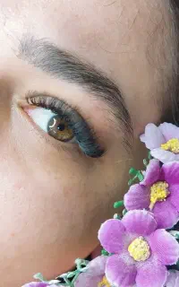 خدمات اکستنشن و کاشت مژه و ناخن و پدیکور و کفسابی