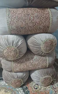 ۸عدد بالش و۸عدد پشتی
