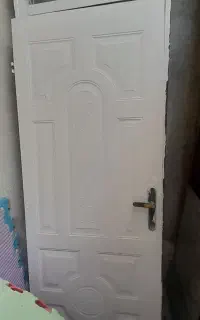 درب چوبی و چهارچوب کاملا سالم