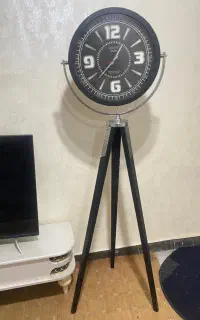 ساعت سه پایه ای