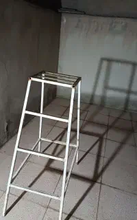 چهارپایه آهنی