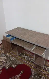 میز تحریر و کامپوتر