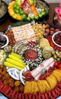 طراحی و اجرای فینگر فود و میز آرایی و گل آرایی