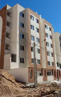 تعداد زیادی کارگرساده) اجرنما سیمان کار سنگ کار