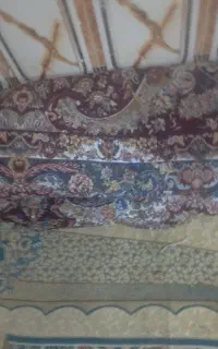 دوعدد روفرشی زخیم  ویه کمد بزرگ‌ جالهافی