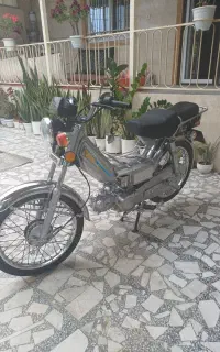 موتور سیکلت پیشرو۷۰