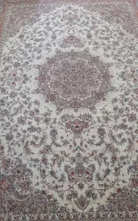۲عدد فرش ۹متر و کناره و قالیچه