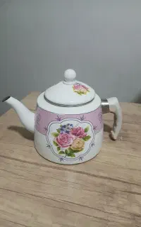 تعدادی وسایل آشپزخانه تمیز و نو
