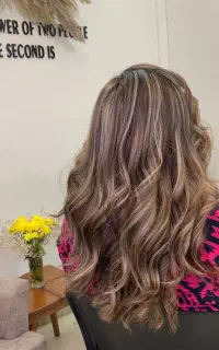 خدمات زیبایی ناخن ،مو ، لیف مژه ،اکستنشن ،میکاپ