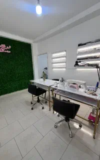 نیازمند به همکار در لاین ناخن