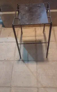چهارپایه اهنی