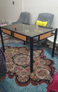 میز صفحه شیشه ایی