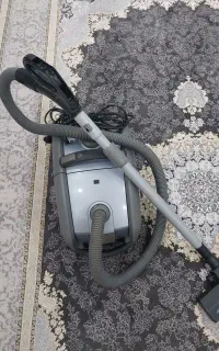 جاروبرقی AEG