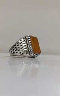 انگشتر عقیق زرد