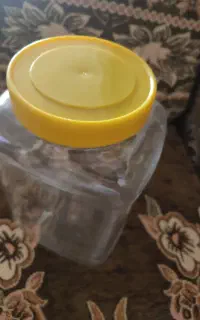 دبه درب دار شفاف سه کیلویی