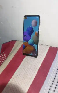 گوشی A21 ال سی دییش یک زره ترک خورده