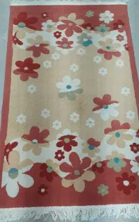 قالیچه در حد نو قیمت مناسب / پر مژه و با کیفیت