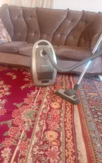 جاروبرقی معمولی خوبه در حد نو