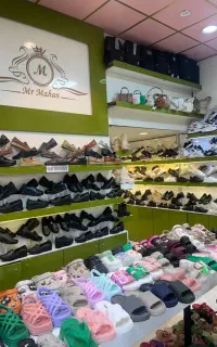 به فروشنده و انباردار خانم یا اقا