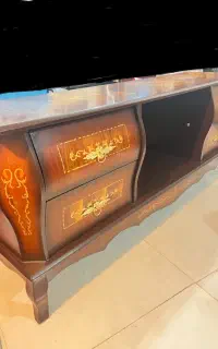 میز تلوزیون معرق کاملا سالم در حد نو