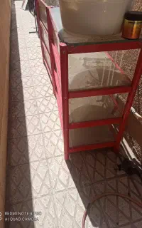 دو عدد پیش خوان یا ویترین با شیشه