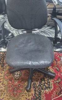 صندلی اداری و انتظار