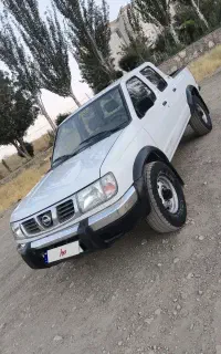 نیسان پیکاپ 82