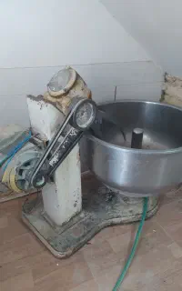 خمیر کن ۶۰کیلویی و پاتیل