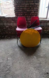 صندلی پلیمری و میز گرد