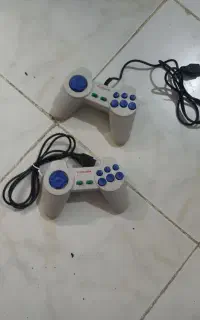 دسته بازی و هد فون