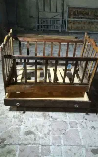 تخت نوزاد چوبی