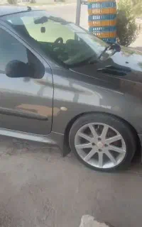 پژو ۲۰۶