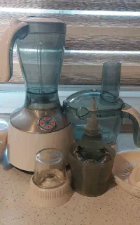 غذا ساز  ۳۲ کاره دلونگی  در حد نو ۸ میلیون