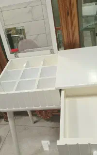 میز ناخن کاری باصندلی