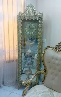 ویترین ساعت دار برنزی