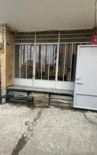 مغازه ۹۰ متری بر خیابان اصلی بازسازی شده