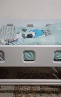 تخت کودک کنار مادر