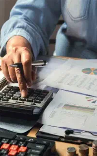 وکیل و مشاور سرمایه گذاری و مالیات و معاملات