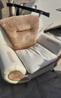 مبل نیاز به تعمیر