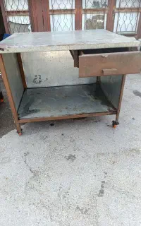 میزکار فلزی