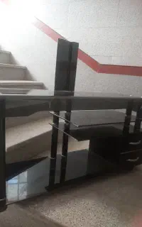 میز تلویزیون شیشه ای