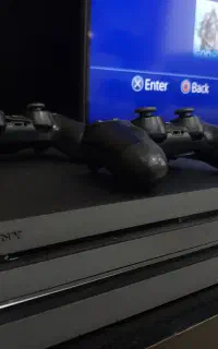 PS4 Pro فقط با دیسک بازی شده کپی خور نیست- دو دسته