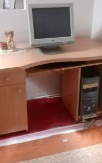 کامپیوتر و میز