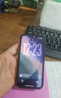 ایفون ۱۳ بی خط خش