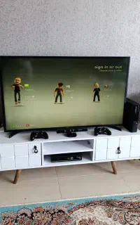 xbox360  با تمام وسایل همراه 43 تا بازی