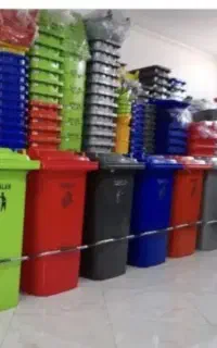 سطل اشغال در حد نو ابی رنگ