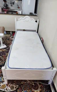 تخت خواب یه نفره همراه تشک در حد نو